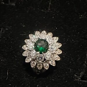 Elegant Silver and Green Floral Ring